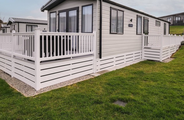ST MAWGAN'S COVE 4, pet friendly, with a garden in Mawgan Porth