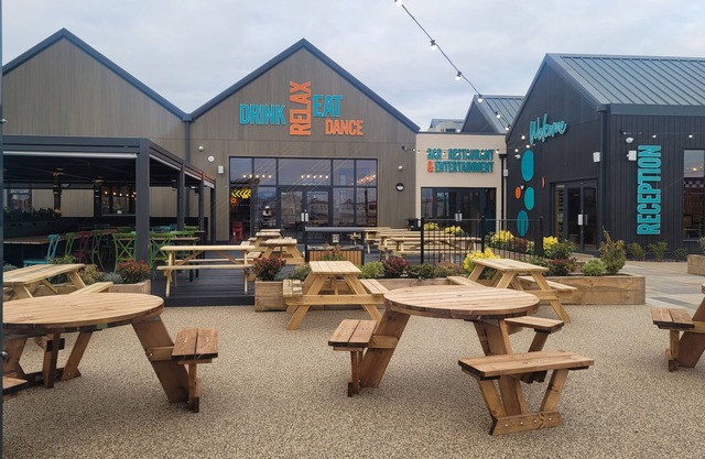 St Osyth- Sleeps8-freeparking-wifi-holidaypark