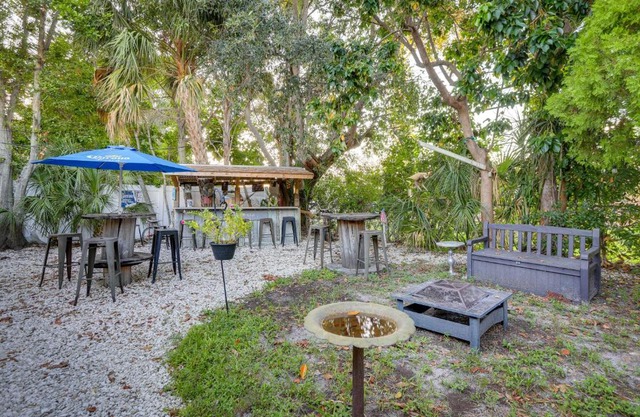 St Petersburg Home with Yard and Grill 2 Mi to Beach!