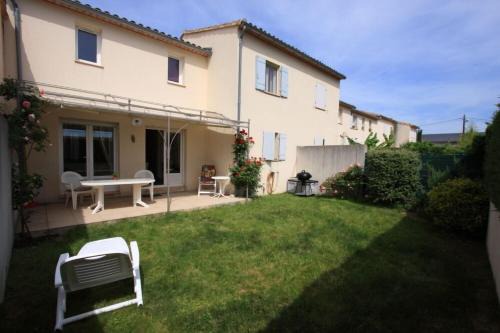 St-Quentin la Poterie villa clôturée pour 4 pers avec jardin