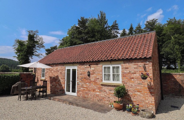 STABLE COTTAGE, pet friendly, country holiday cottage in Hovingham