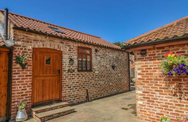 STABLE COTTAGE, romantic, character holiday cottage in Thirsk