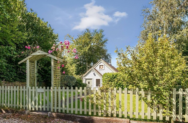 Stable Cottage - sleeps 2 guests in 1 bedroom