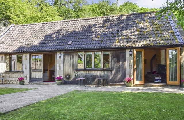 Stables, Batheaston - sleeps 6 guests in 3 bedrooms