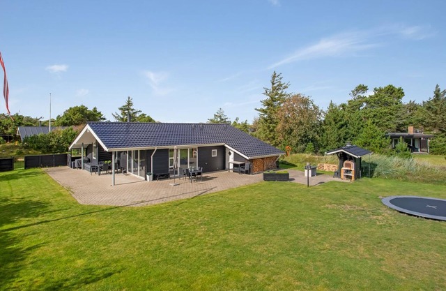 "Stacey" - 800m from the sea by Interhome