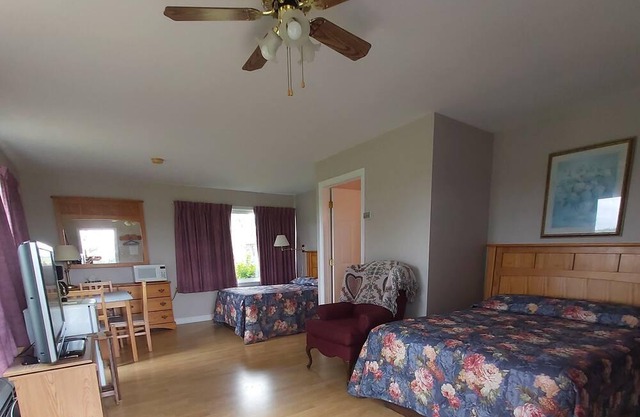 Standard room with 2 double beds with Patio #11