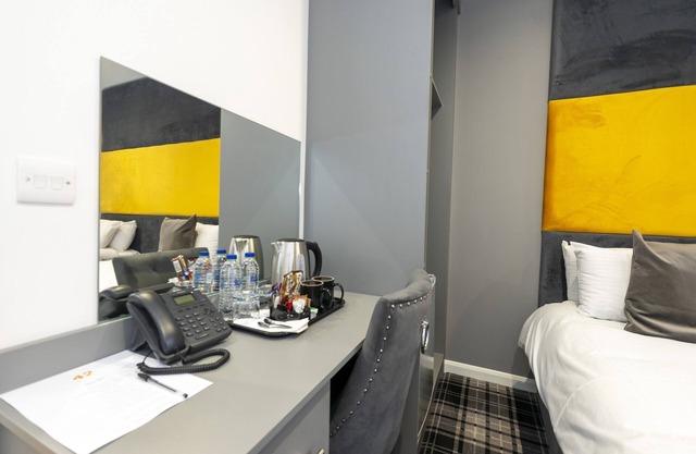 standard single bedroom with en suite