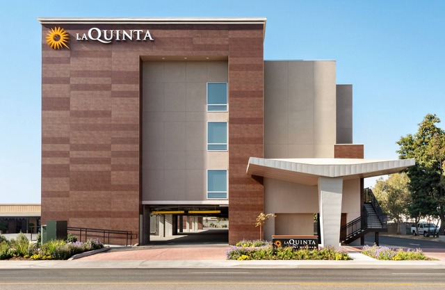 Standard Single King Bedroom