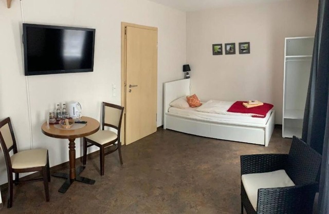 Standard twin room 6 (room 6) - Gästehaus Auszeit