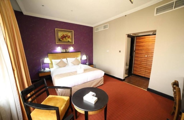 Standrad King Room Near Sharjah Corniche
