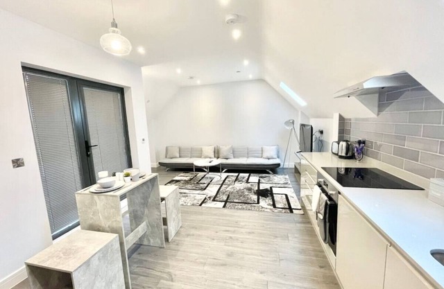 Stanmore Central - First Floor Luxury One Bedroom