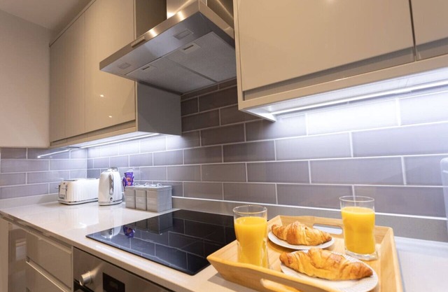 Stanmore Central - Ground Floor Garden Apartment