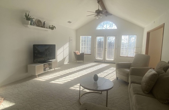 Star gaze 7 minutes from bass lake & 14 miles from the Yosemite entrance.