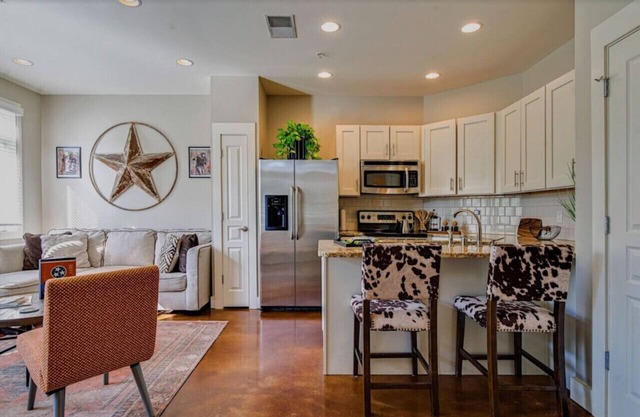 Star Studded - Near Music Row|Free Parking|Private Balcony|Historic Neighborhood