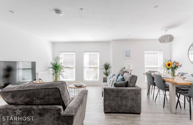 StarHost Residences | Brand New 2 Bedroom Apartment in Newbury Town Centre