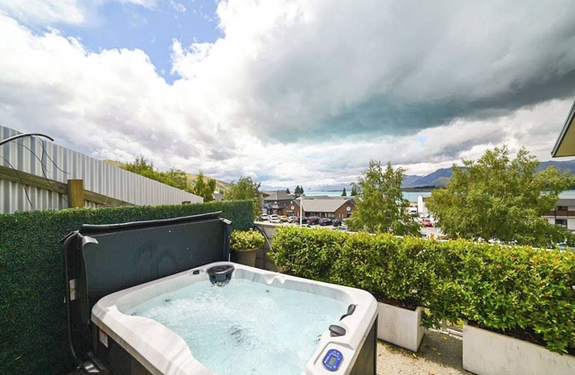 Starlight Lakevista Vista - 5BR Hideaway & Hot Tub