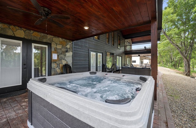 Starlink | Waterfront | Pets OK | Hot Tub | Fire Pit
