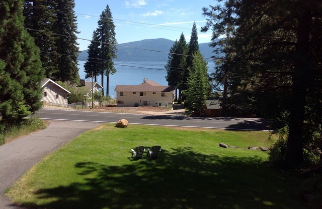 Starry Nights, wonderful LAKE view home in Country Club