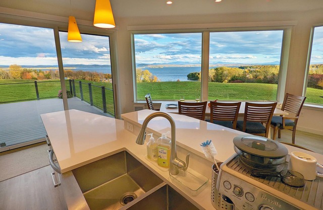 STARRY RIDGE Retreat: Champlain & Mtn Vistas