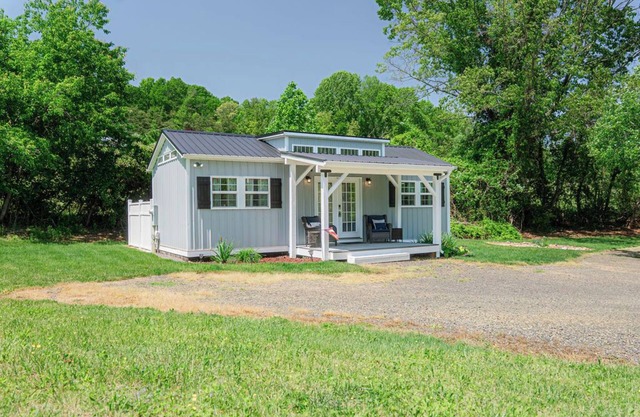 Starry Snug - A tiny home romantic getaway