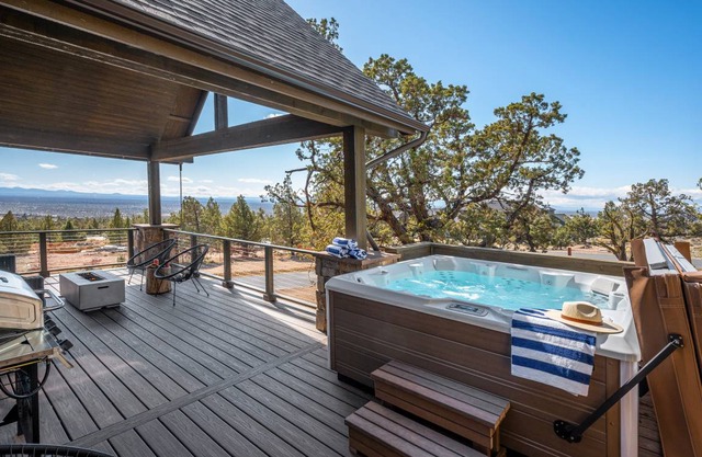 Starview at Brasada Ranch Resort by AvantStay Stunning Home w/ HotTub & Close To World Class Golf!