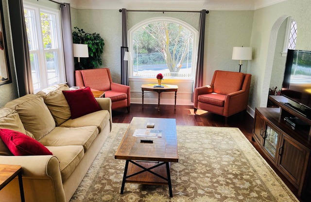 State Street Cottage, 2BR Apt