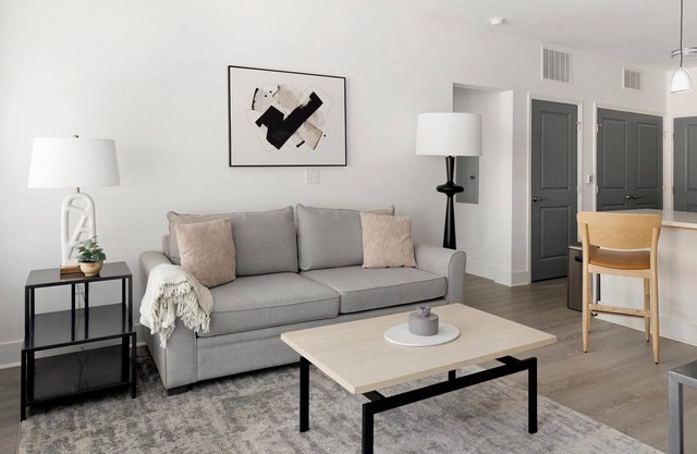 Station 2BD 2 - Two Bedroom Apartment, Sleeps 4