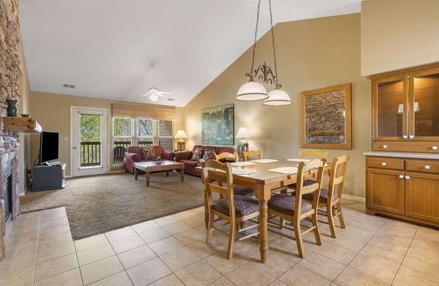 Stay and Play at StoneBridge near Silver Dollar City!