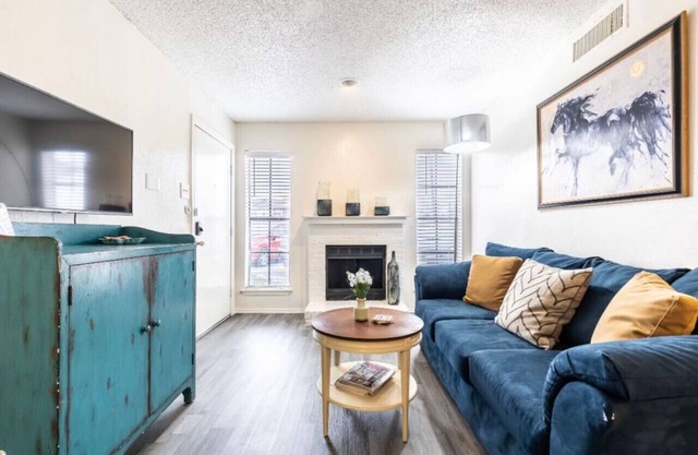 STAY AWHILE IN THIS COZY 1 BED APT!