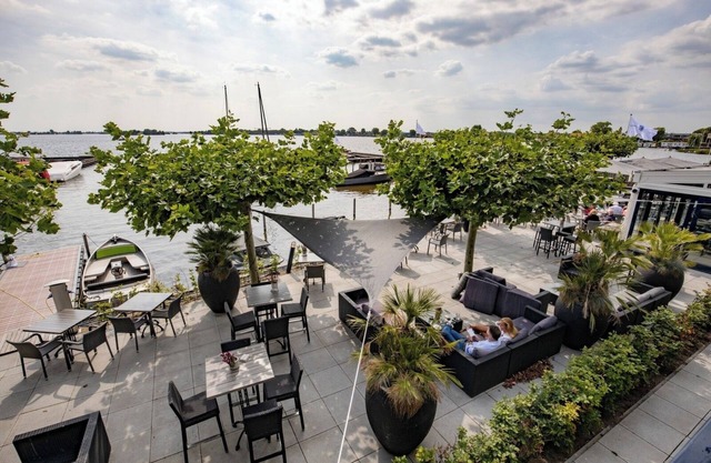 Stay by the Water with Direct Lake Access, Cycling Trails and On-Site Dining