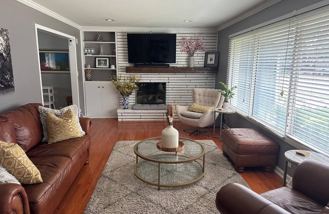 Stay Close: Renovated Football Retreat!