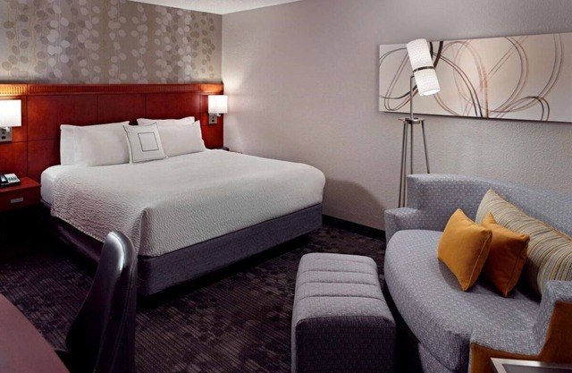 Stay Close to Cumberland Mall! Pet Friendly Property w/Indoor Pool