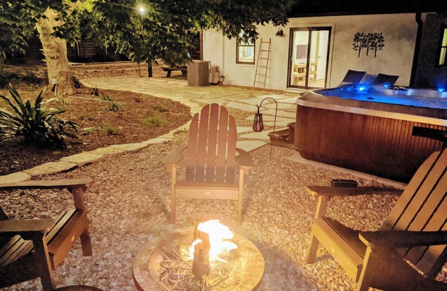 Stay close to history in Fredericksburg, steps away from Main Street.