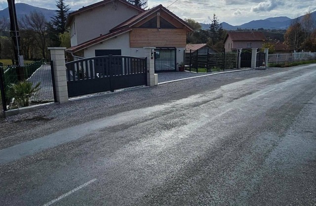 Stay in Breziers: Close to Lac de Serre-Ponçon and the ski resorts
