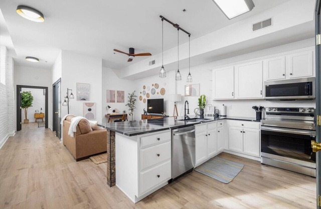 Stay in heart of Johnson City - Urban Loft