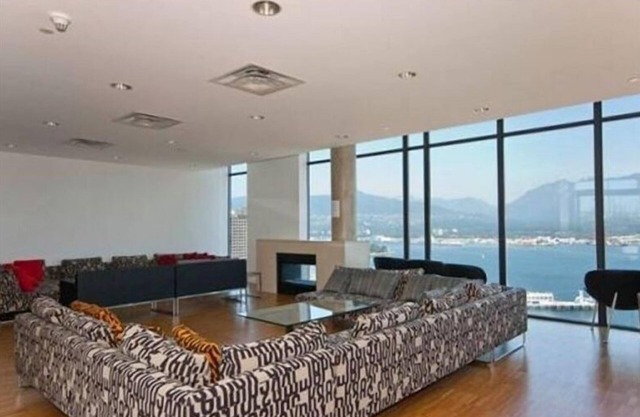 Stay in the iconic Vancouver Residential Tower