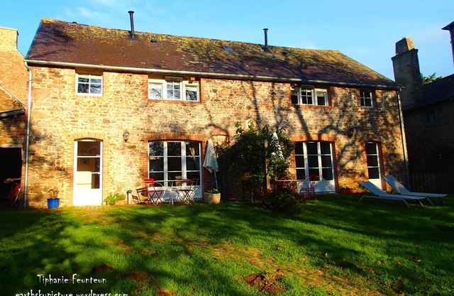 Stay late summer. Charming, cozy eco-gîte. Edge of Rance.
