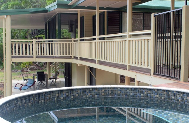 Stay near nature, close to Port Douglas and Mossman. Pet-Friendly!