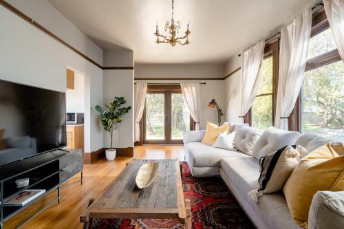 Stay Portland - 4BR Historic Soul District Remodel w Detached Unit