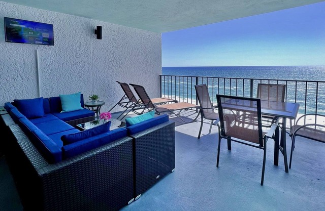 ‘STAY SALTY’ NEW Listing, Beachfront Condo, BEACH SERVICE, Amazing Balcony- Pool