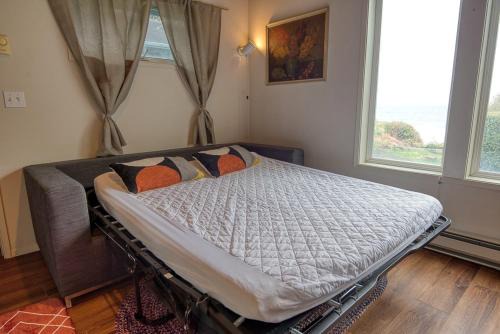 #StayinMyDistrict Cape Arago Studio Suite