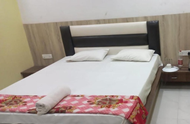 STAYMAKER Hotel Raj Banquet