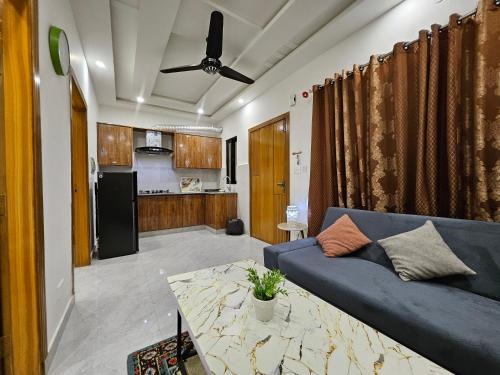 StayNova - Transit Apartment near Motorways & Airport
