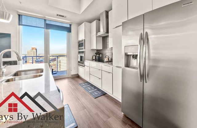 StaysByWalker 3BR Lux Uptown | Spa/Gym/KingBed