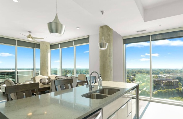 StaysByWalker 3BR Lux Uptown | Spa/Gym/KingBed