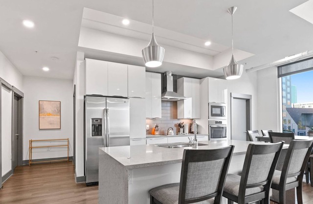 StaysByWalker Uptown 3BR|Spa/Gym/KingBed/Parking