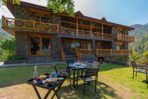 StayVista at Mountain Mirage 3BR Villa Luxury in Kasauli