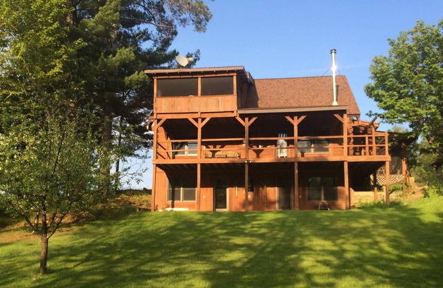 "Steelhead Lodge" Log Home On The Big Cedar River