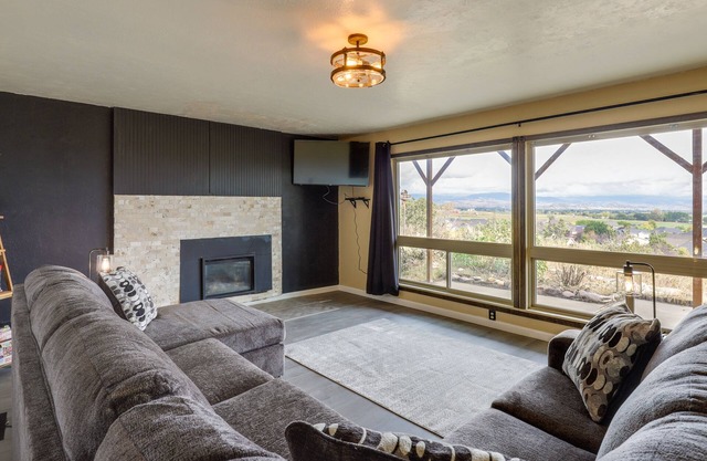 Steinaker State Park w/Fireplace: Vernal Getaway!
