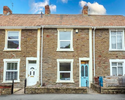 STELLA'S COTTAGE- Cute Traditional Home In South West By StayStaycations